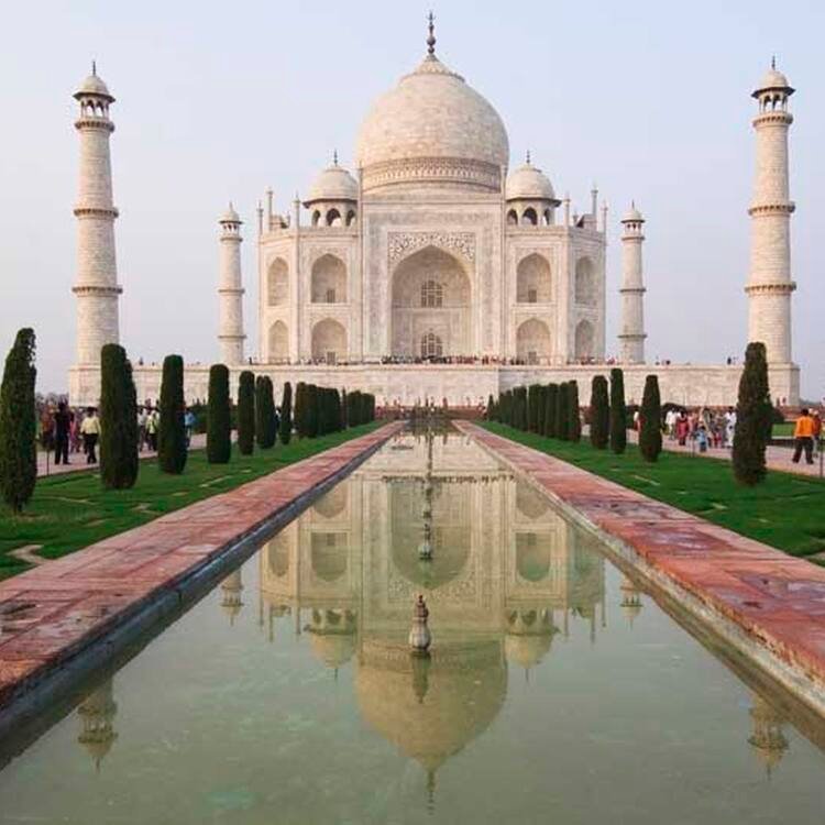 https://indiatraveloop.com/Agra Image